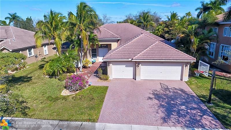 1st image of 10995 NW 71st Ct