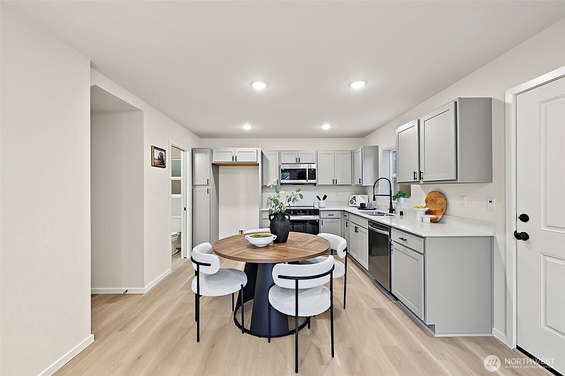 5th image of 14059 1st Avenue NW