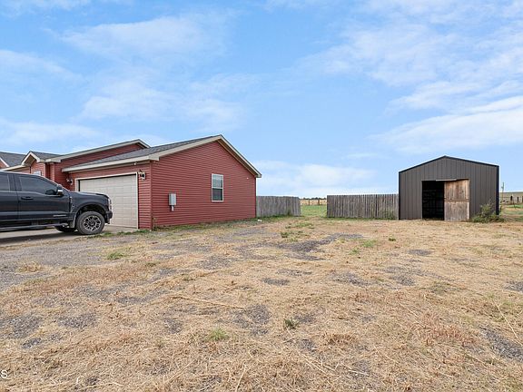 3rd image of 14961 Cochise St