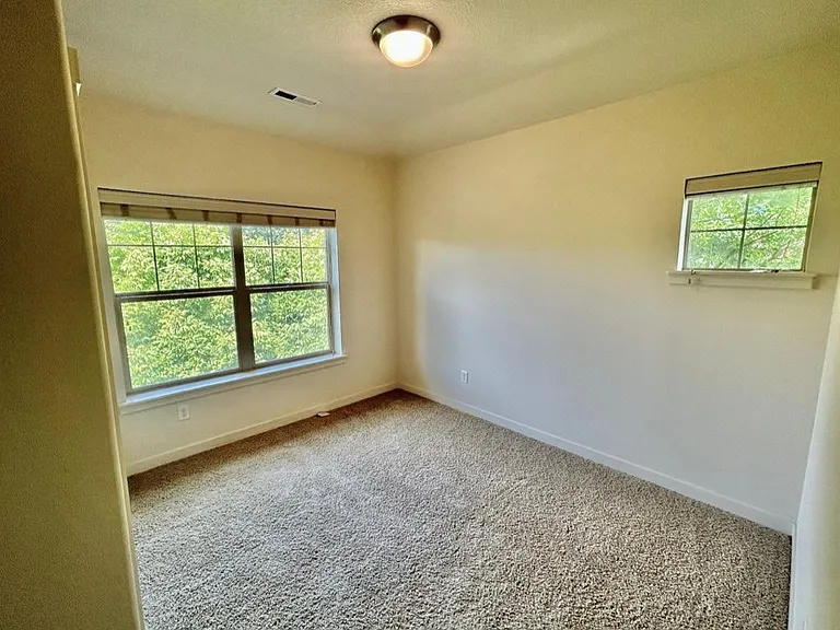 8005 NE Rockne Way — Photo 24