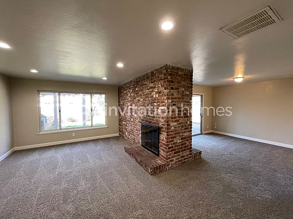 3rd image of 829 W El Camino Ave