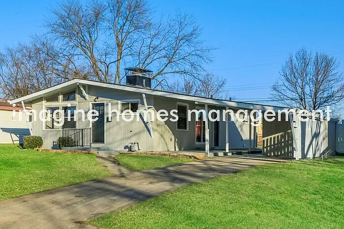 3 bed, 1.0 bath, 1196 sqft, $2,099 — Photo 2