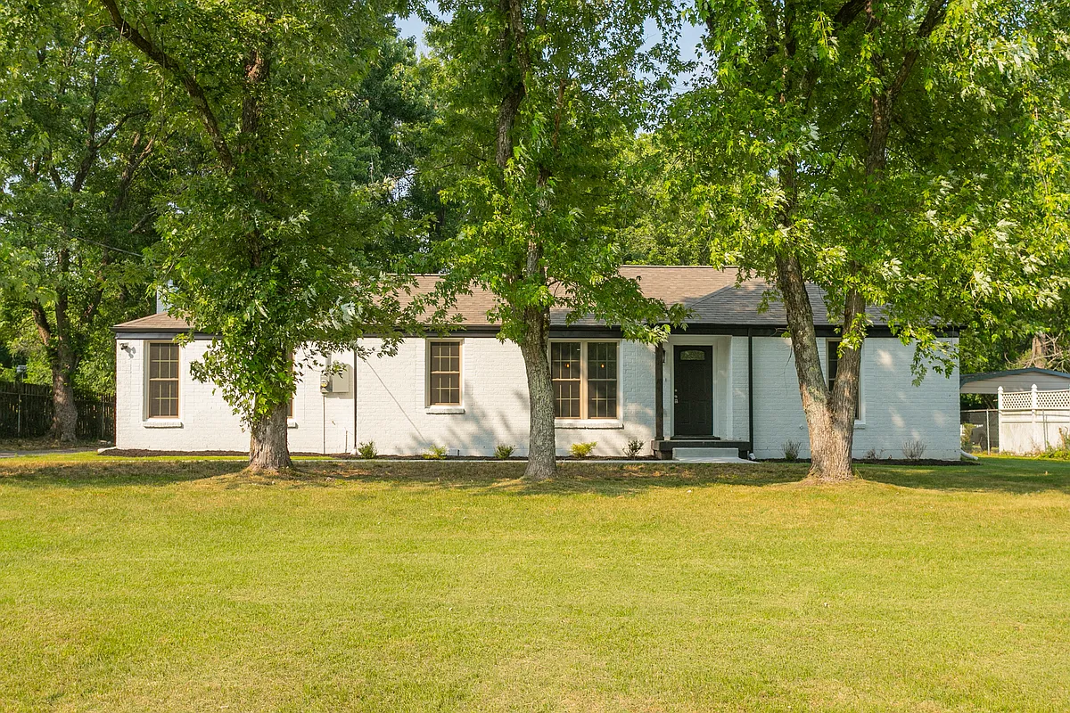 Building Photo - 1229 Berwick Trl