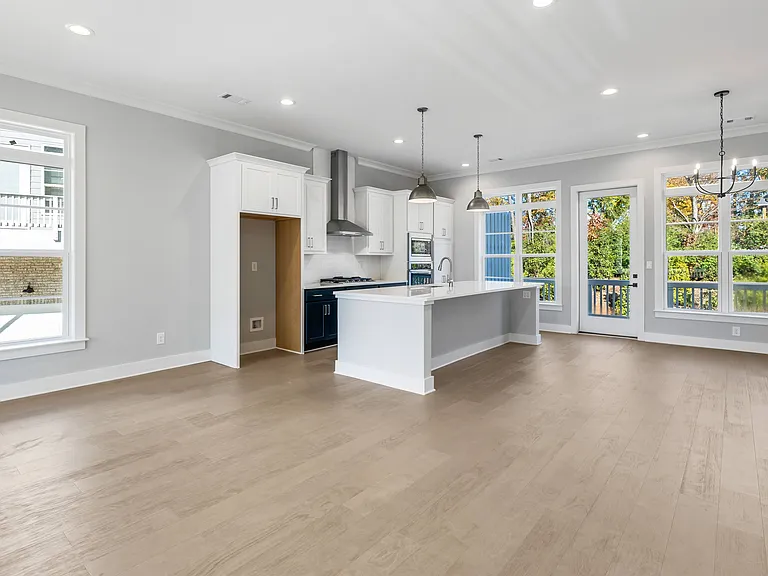 2035 Parkside Ln — Photo 9