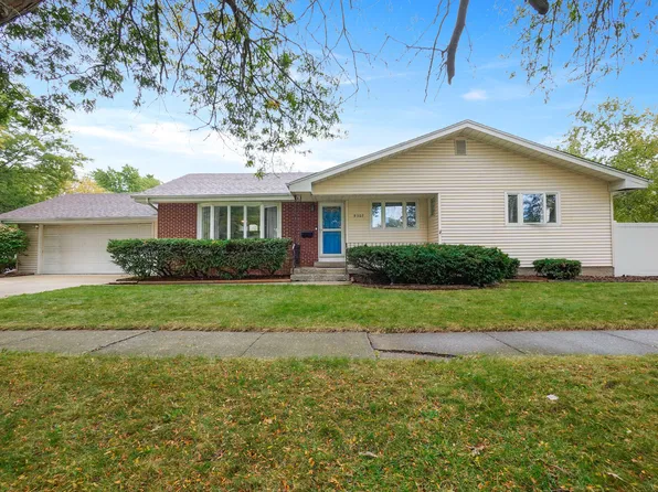 9307 Grace St, Highland, IN 46322