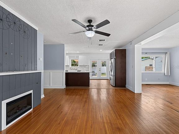 4th image of 215 S ELM ROAD