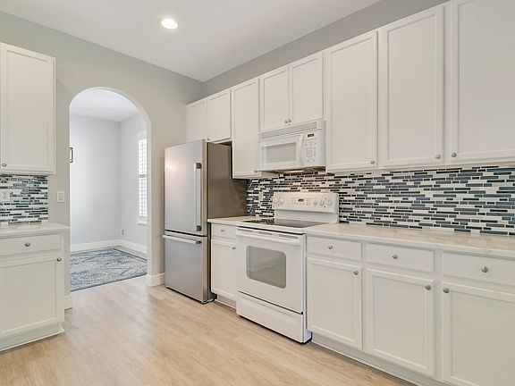 2nd image of 465 NW Sunflower Pl