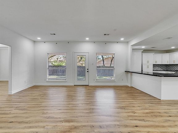 5th image of 206 Doncaster St