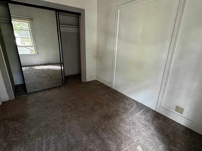 810 NE Michigan St — Photo 5