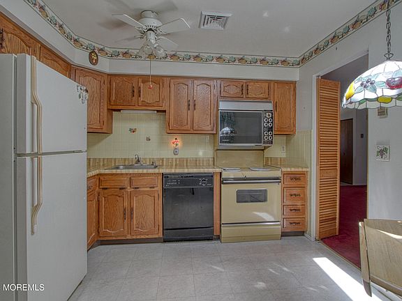 2nd image of 2 Darien Court