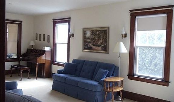 4th image of 1105 Essex St