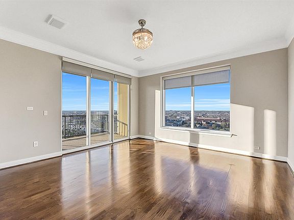 4th image of 3333 Allen Pkwy Unit 1609