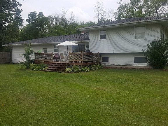 3rd image of 1302 Moffat Ln