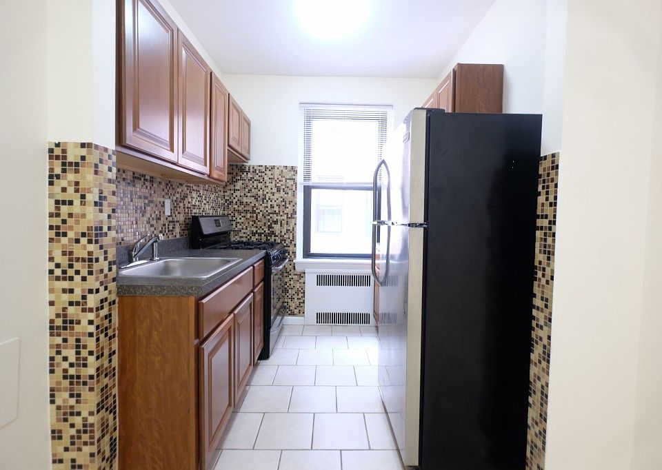 1st image of 2147 E 17th St #5D