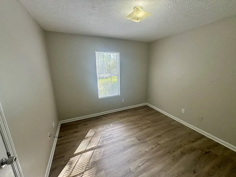 315 Pleasant Rd — Photo 9