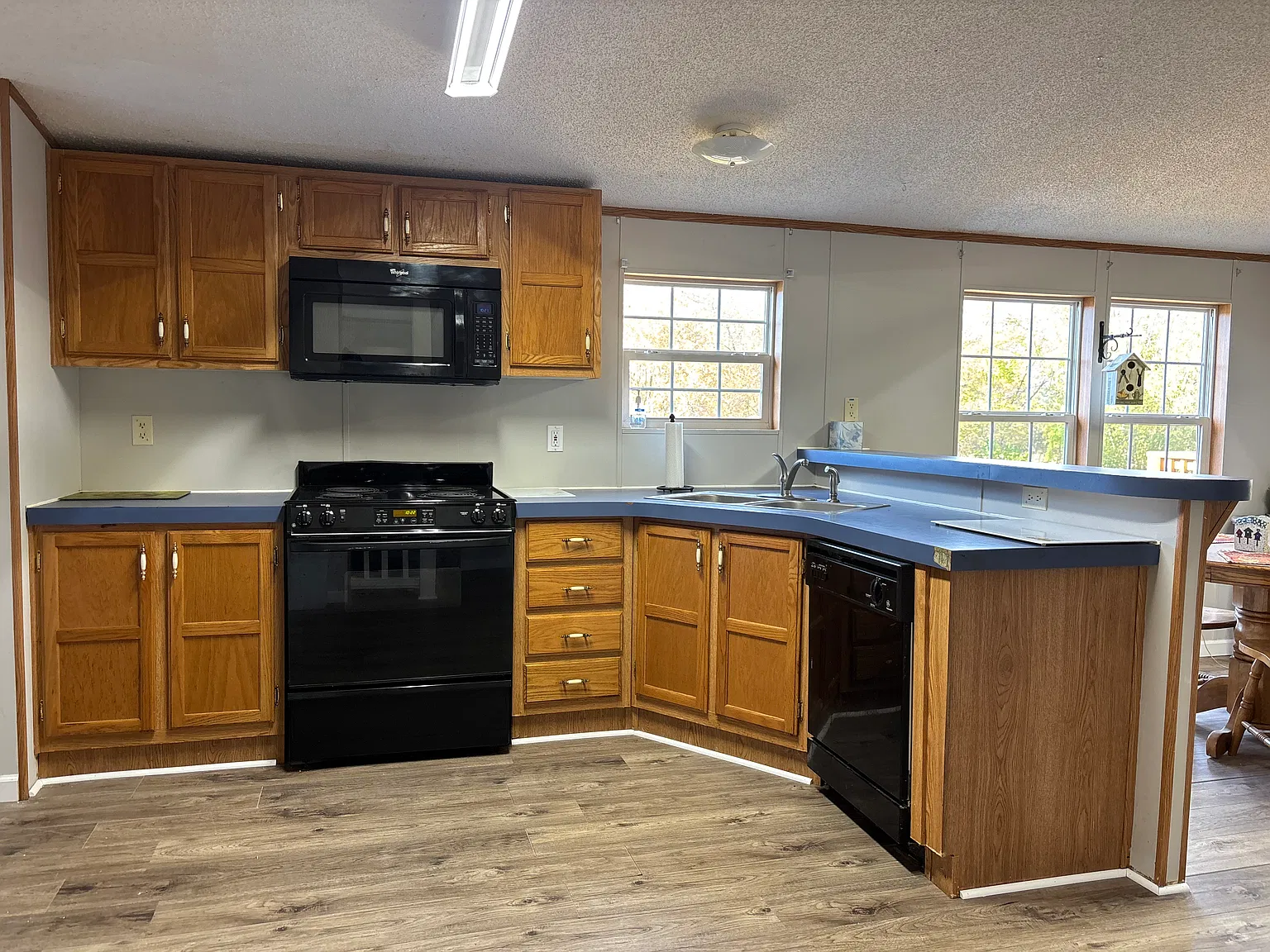 4 bed, 2.5 bath, $1,800 — Photo 2