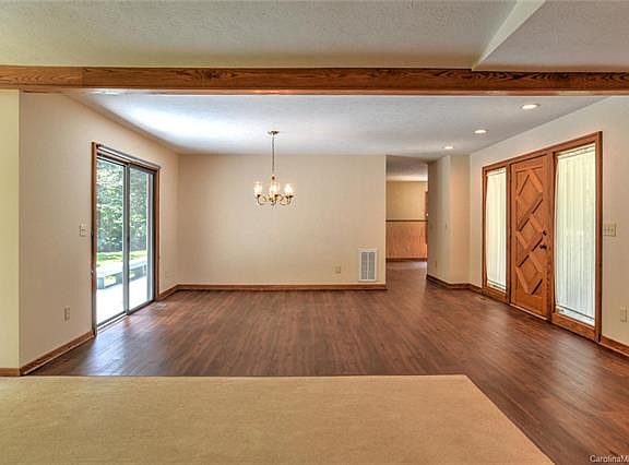 5th image of 412 Jacamar Way