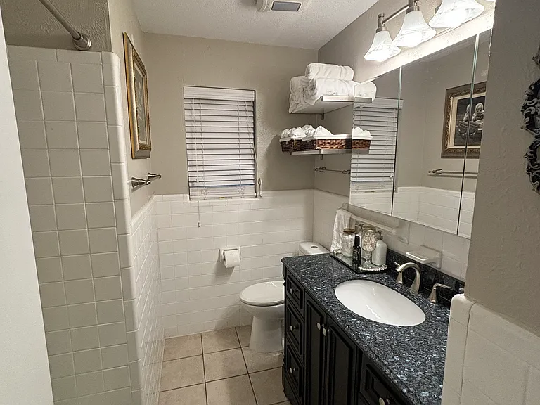 1307 Sherry Ln #B — Photo 26