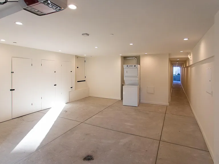 861 S Van Ness Ave — Photo 28