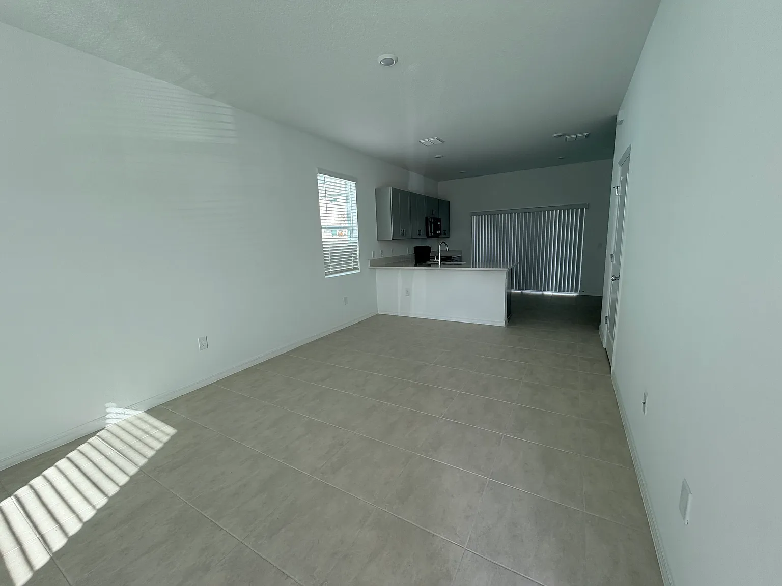 2 bed, 2.5 bath, 1219 sqft, $1,699 — Photo 3