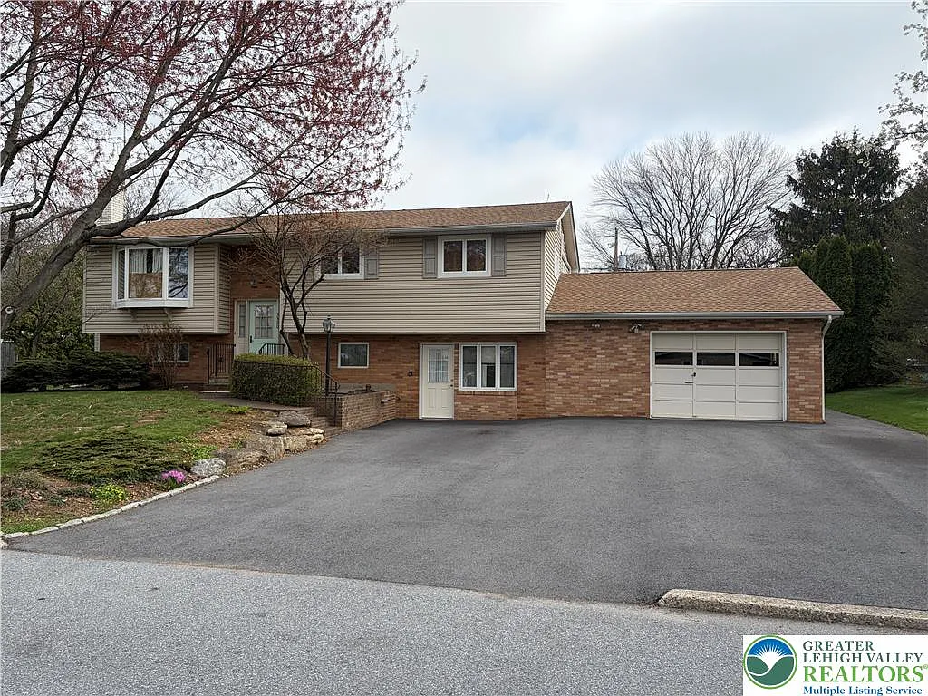3320 Chaucer Ln photo 1