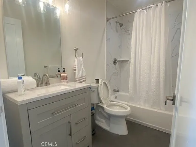 6059 Riverton Ave — Photo 14
