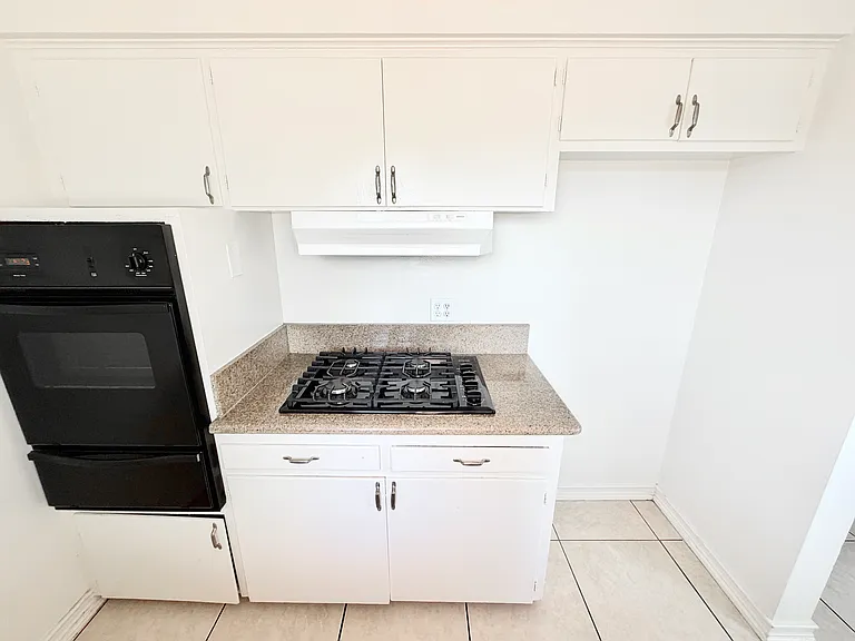 585 W Sierra Madre Blvd — Photo 20