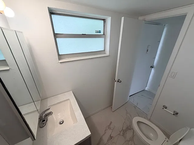 Island Apartments — Photo 10
