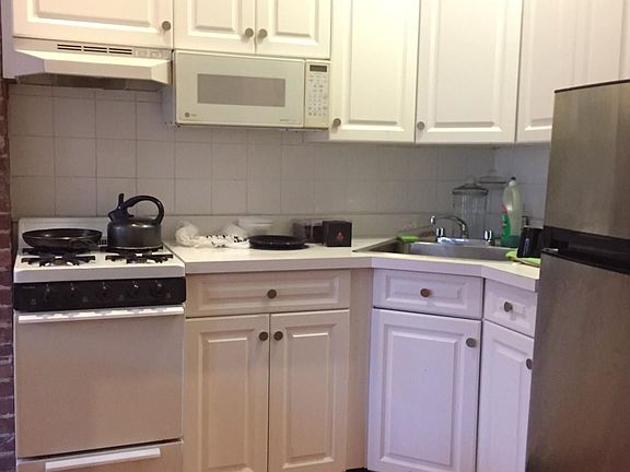 5th image of 234 E 82nd St APT 12A