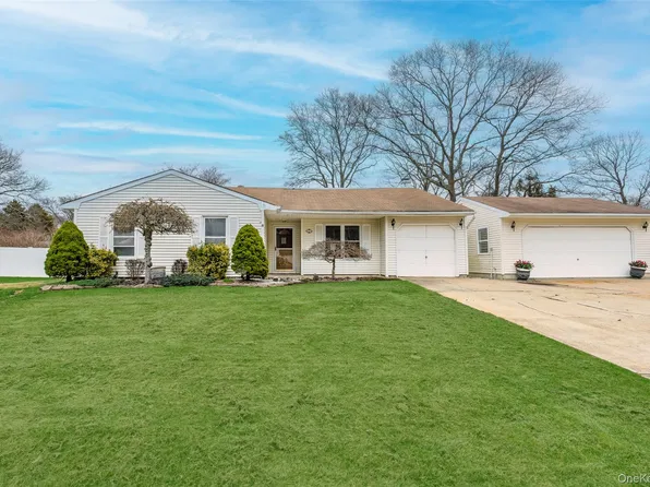 35 Timber Trail Lane, Medford, NY 11763