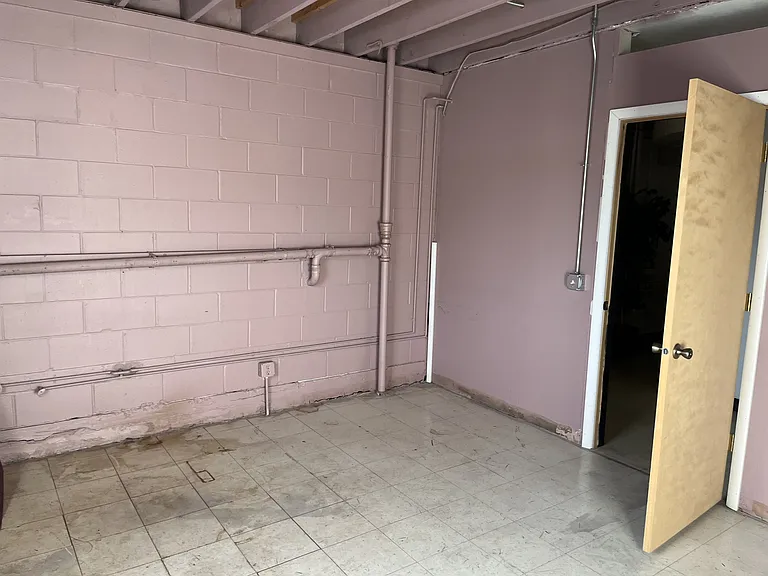 5701 NW Radial Hwy — Photo 6