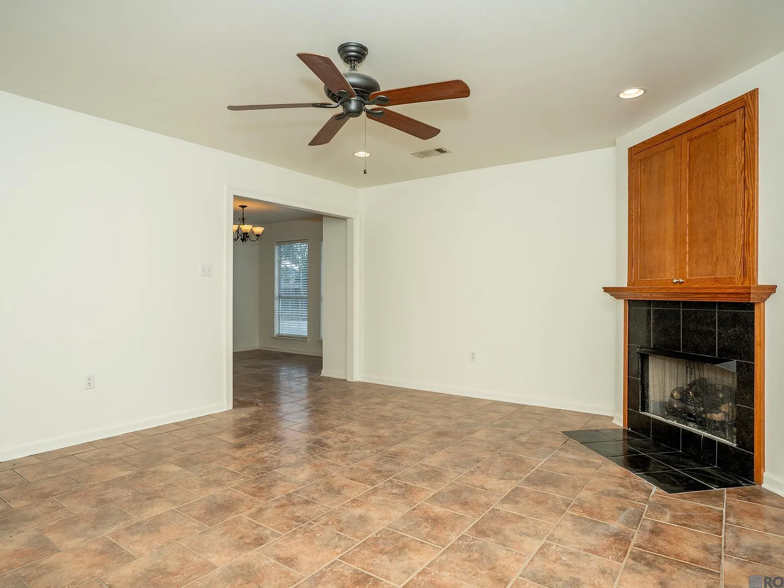 3 bed, 1341 sqft, $1,800 — Photo 2