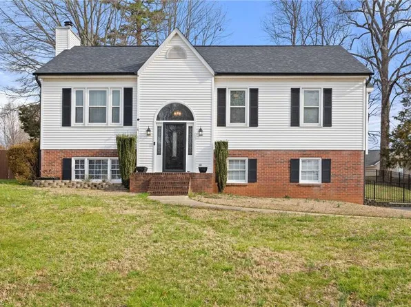 2125 W Blue Stone Ln, Kernersville, NC 27284