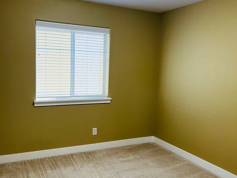 2459 NW Parnell Ter — Photo 8