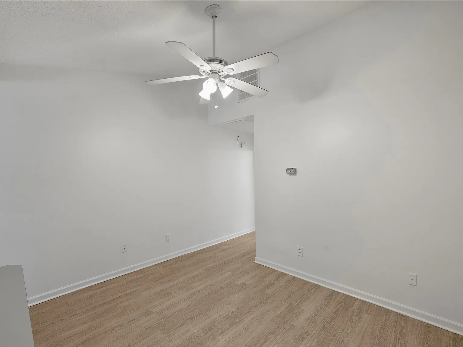 1 bed, 500 sqft, $1,020 — Photo 2