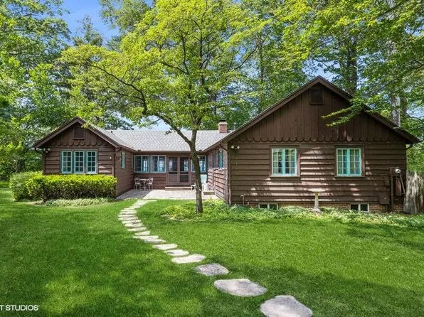 14600 Meadow Ln, Lakeside, MI 49116