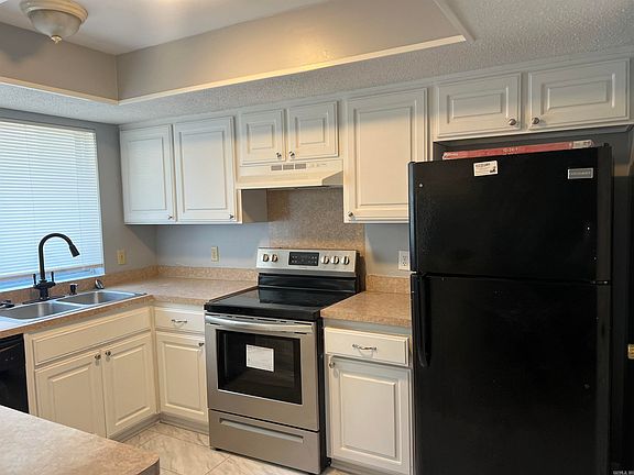 2nd image of 610 Greenbriar Dr