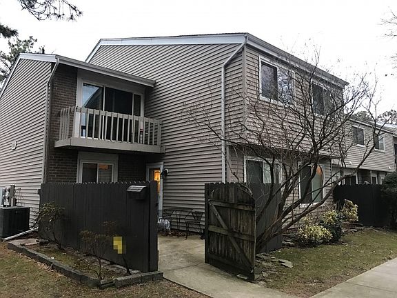 3rd image of 202 Springmeadow Dr Unit A