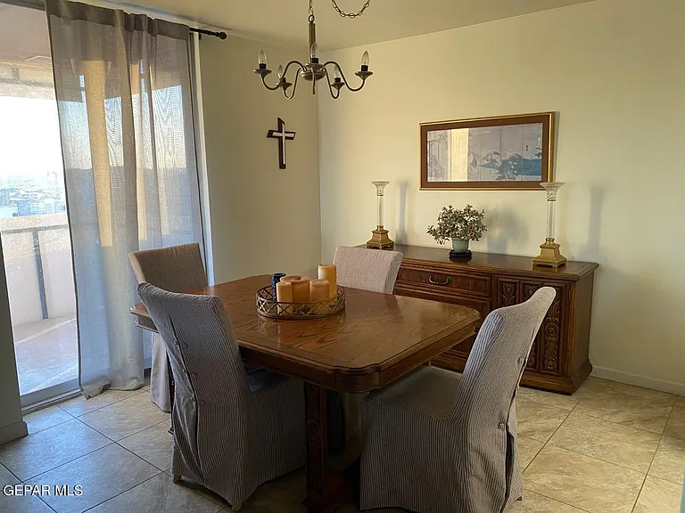 1800 N Stanton St #908 — Photo 3