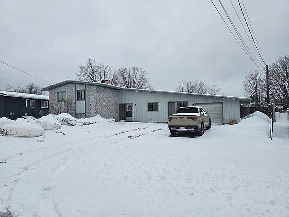 2nd image of 4 Country Wood Dr