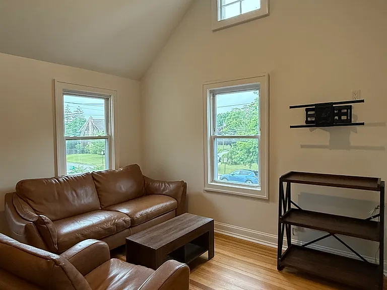 93 Cedar Ave #B — Photo 6