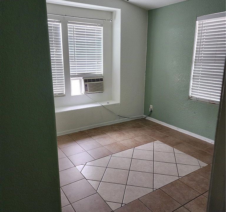 2nd image of 250 N Linden Ave
