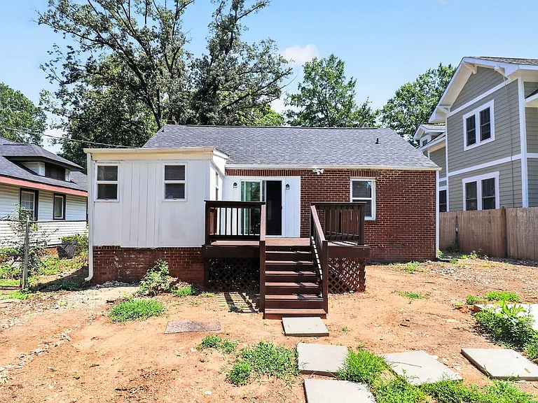 305 Sylvania Ave — Photo 16