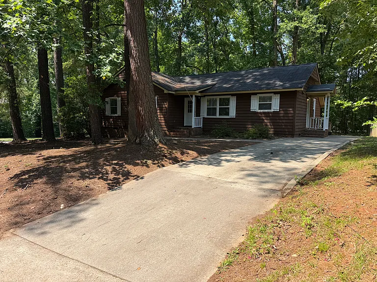 101 Angus Ct — Photo 2