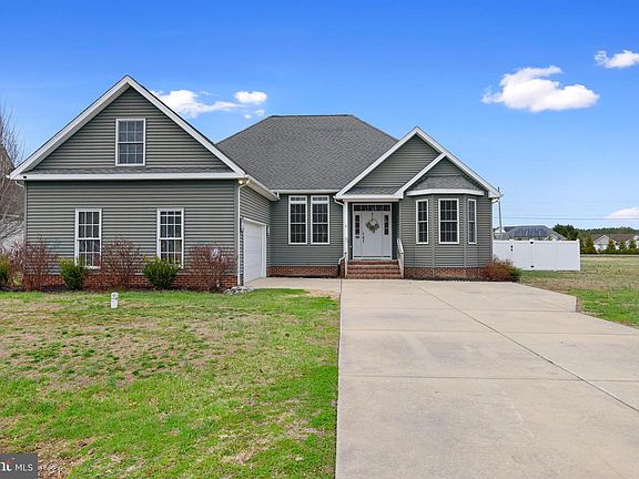 2nd image of 24594 Hollytree Cir