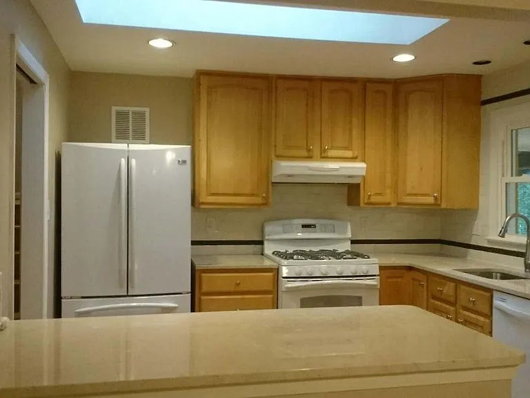 1415 Mayflower Dr — Photo 6