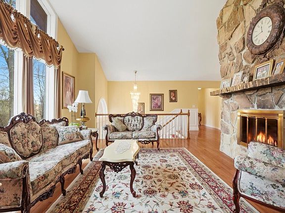 4th image of 1090 Panther Creek Rd