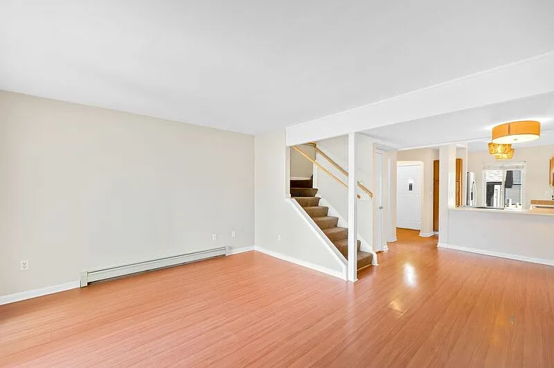 3 bed, 2.5 bath, 1390 sqft, $2,600 — Photo 4