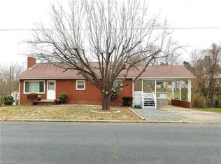 708 Rosedale Dr, Thomasville, NC 27360