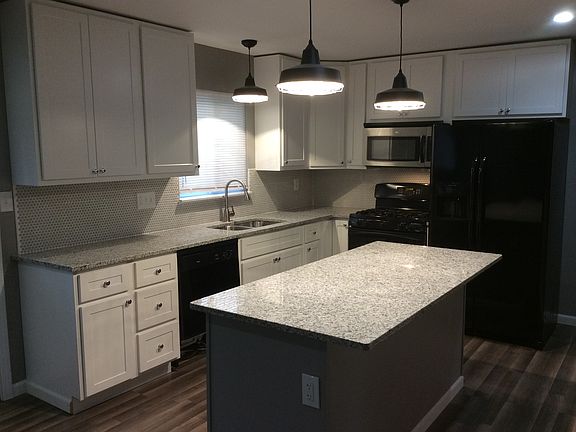 3rd image of 490 Ryan Dr